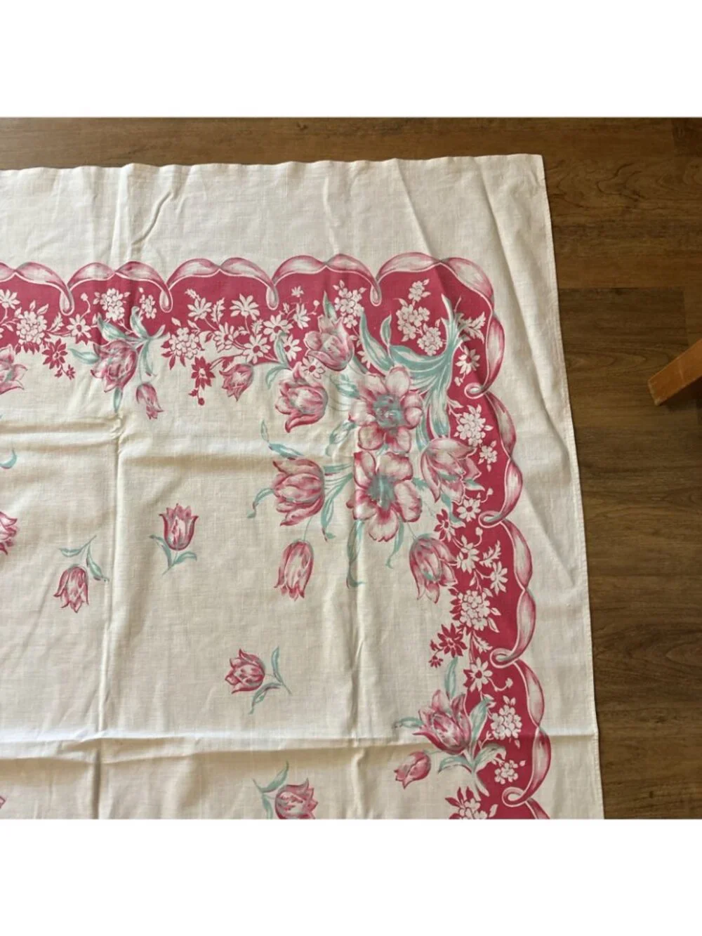 Vintage cotton Red & White Tulip Tablecloth Size 56 X 44